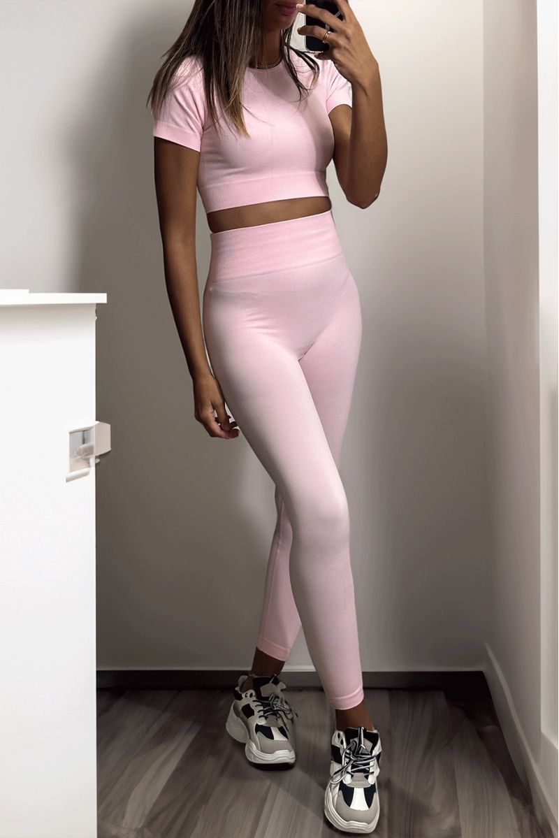 Ensemble legging et top sport rose en matière gênante