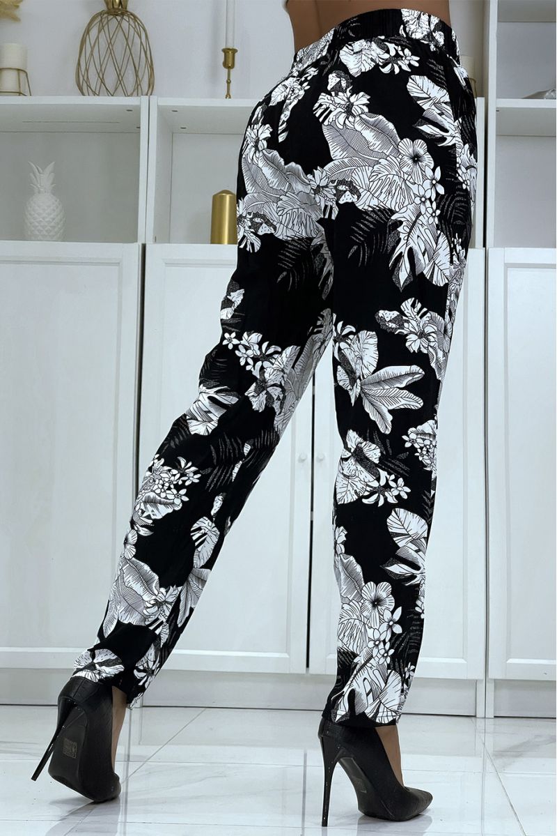 Pantalon fluide noir à motif floral B-47